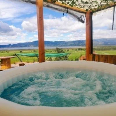 Glamping con jacuzzi y hermosa Vista al lago Fúquene